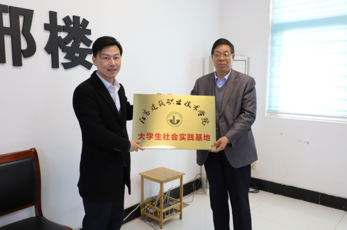 校外辅导“加油站”，高校社会实践基地实现“校地共建”